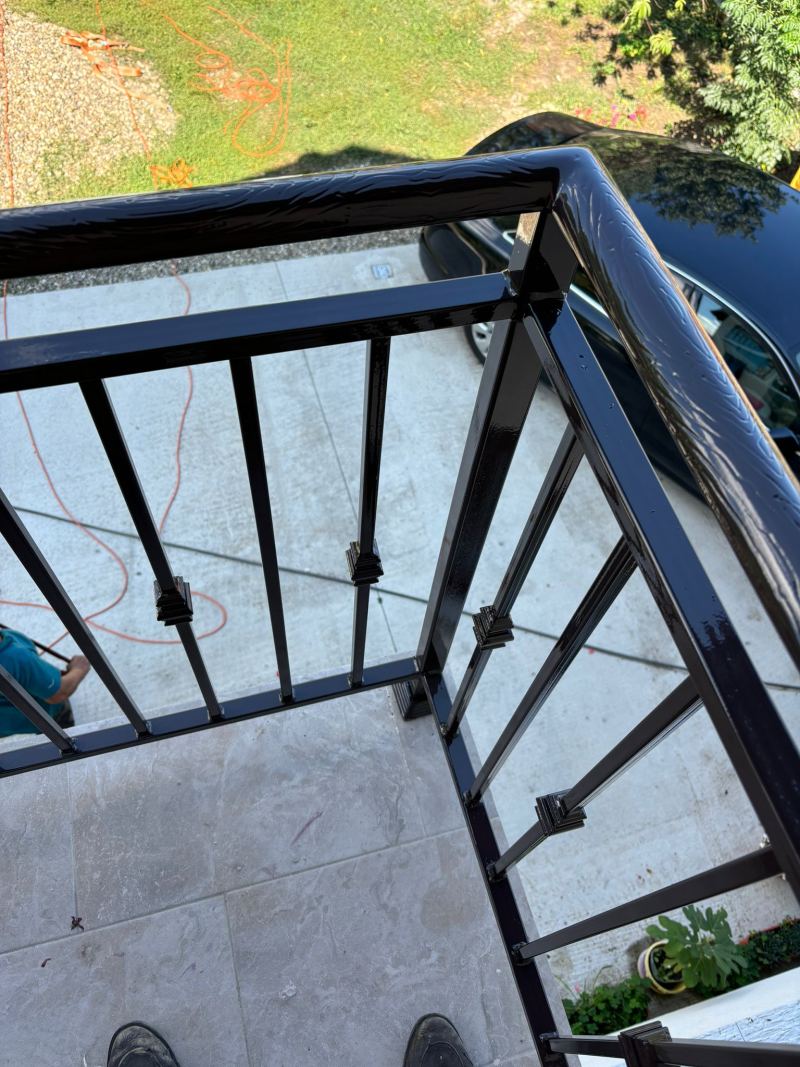 Balustrade metalice moderne pentru siguranță și design estetic